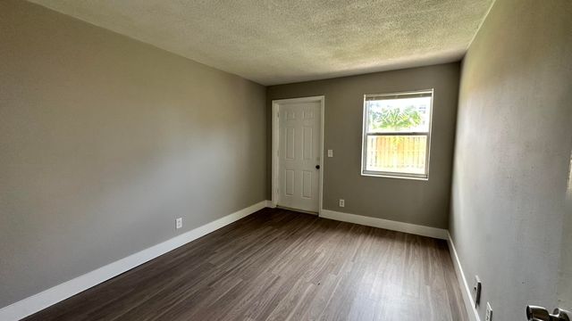 105 NE 6th Avenue, Boynton Beach, FL 33435