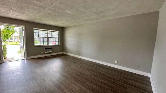 105 NE 6th Avenue, Boynton Beach, FL 33435
