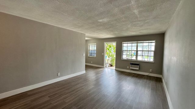 105 NE 6th Avenue, Boynton Beach, FL 33435