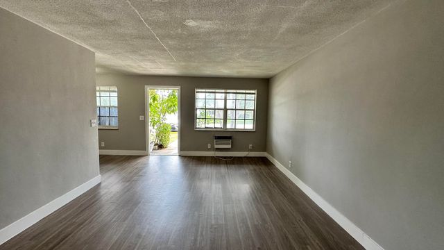 105 NE 6th Avenue, Boynton Beach, FL 33435