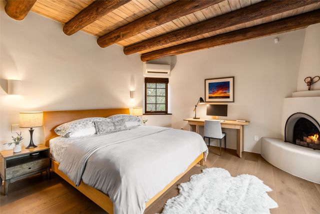 1826 Sun Mountain Drive, Santa Fe, NM 87505