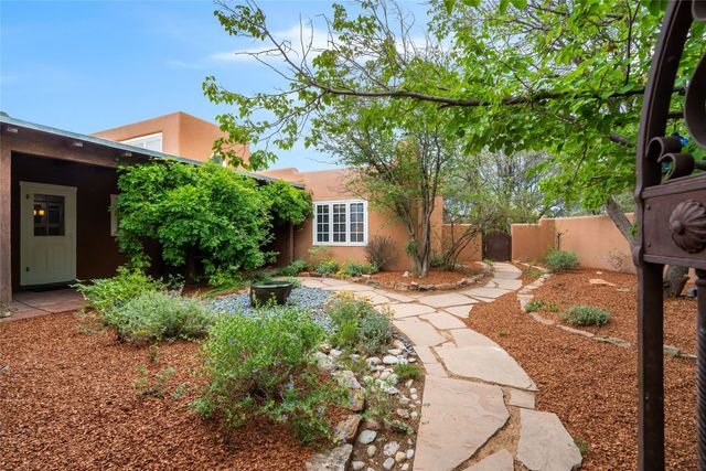 1826 Sun Mountain Drive, Santa Fe, NM 87505