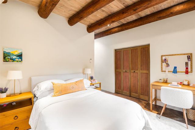 1826 Sun Mountain Drive, Santa Fe, NM 87505