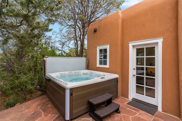 1826 Sun Mountain Drive, Santa Fe, NM 87505