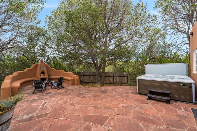 1826 Sun Mountain Drive, Santa Fe, NM 87505