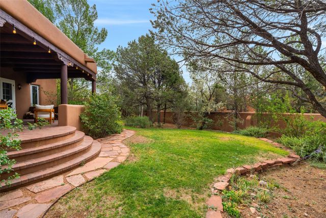 1826 Sun Mountain Drive, Santa Fe, NM 87505