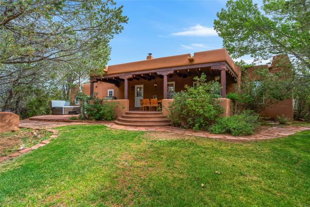 1826 Sun Mountain Drive, Santa Fe, NM 87505