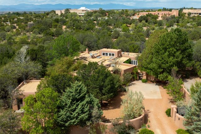 1826 Sun Mountain Drive, Santa Fe, NM 87505