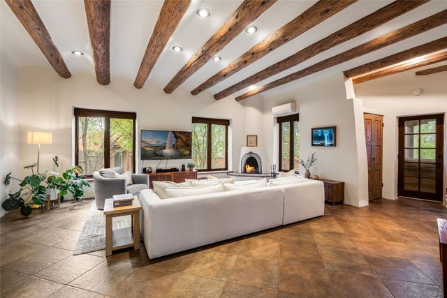 1826 Sun Mountain Drive, Santa Fe, NM 87505