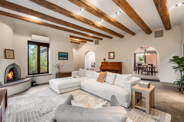 1826 Sun Mountain Drive, Santa Fe, NM 87505