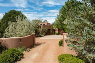 1826 Sun Mountain Drive, Santa Fe, NM 87505