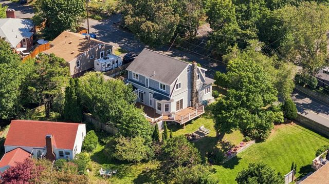 68 Gardner Rd, Nahant, MA 01908