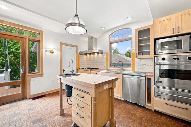 68 Gardner Rd, Nahant, MA 01908