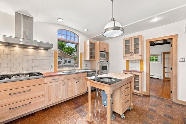 68 Gardner Rd, Nahant, MA 01908