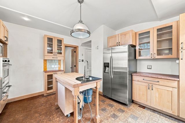 68 Gardner Rd, Nahant, MA 01908
