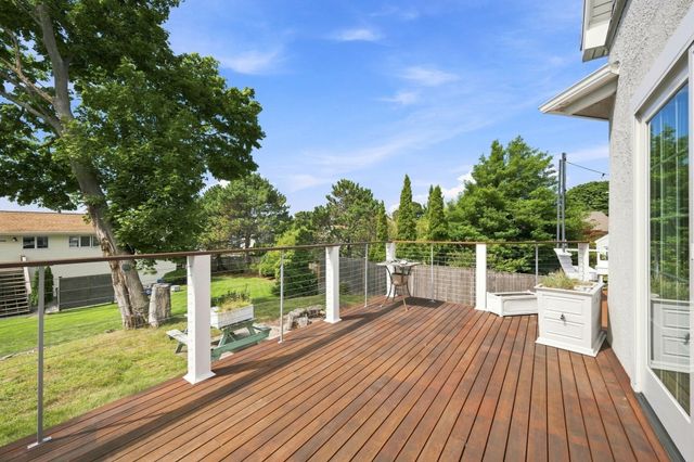 68 Gardner Rd, Nahant, MA 01908