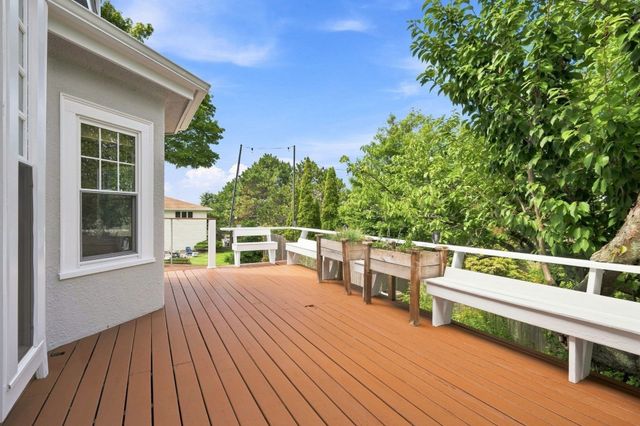 68 Gardner Rd, Nahant, MA 01908