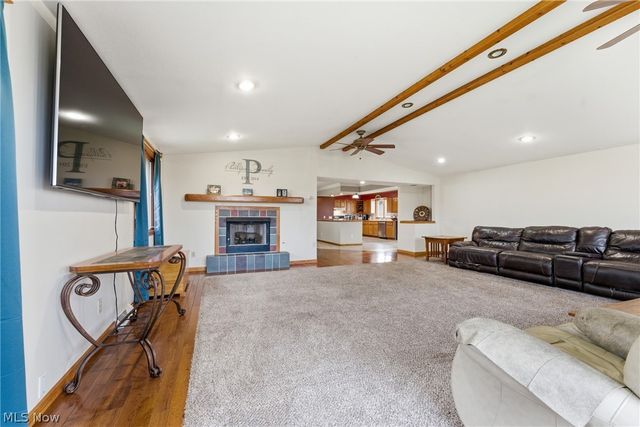 901 N Marion Avenue, Louisville, OH 44641