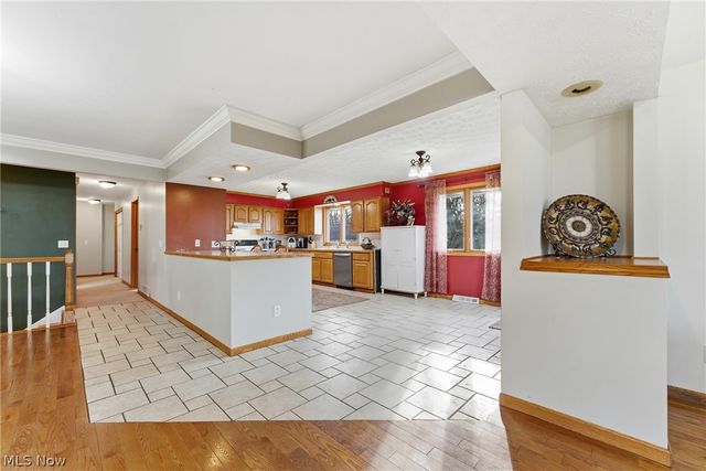 901 N Marion Avenue, Louisville, OH 44641