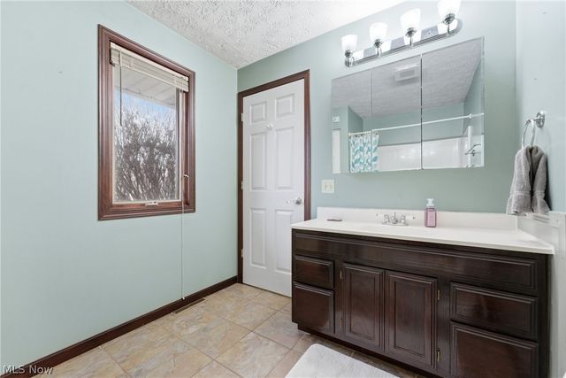 901 N Marion Avenue, Louisville, OH 44641