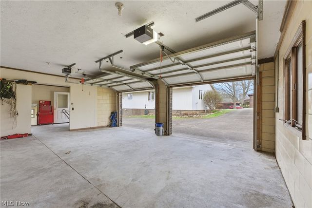 901 N Marion Avenue, Louisville, OH 44641