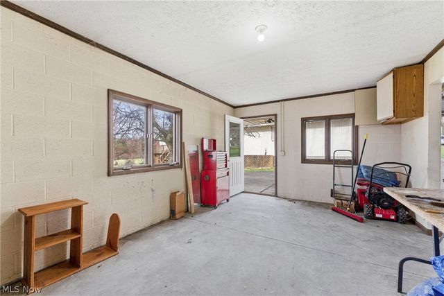 901 N Marion Avenue, Louisville, OH 44641