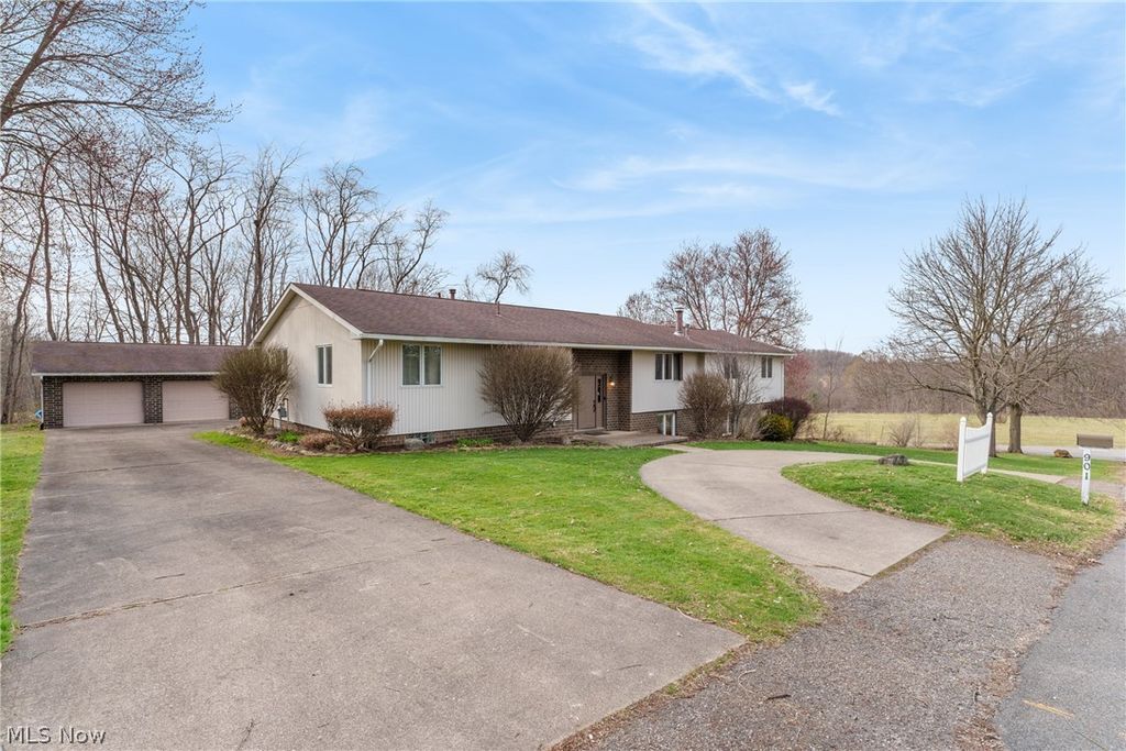 901 N Marion Avenue, Louisville, OH 44641