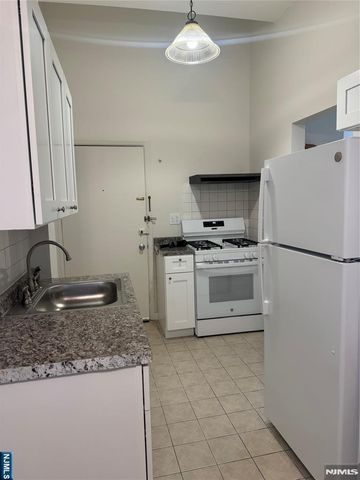 100 S Washington Avenue 1, Bergenfield, NJ 07621