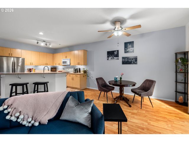 1518 Se OAK St, Hillsboro, OR 97123