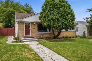 3949 N 77th STREET, Milwaukee, WI 53222