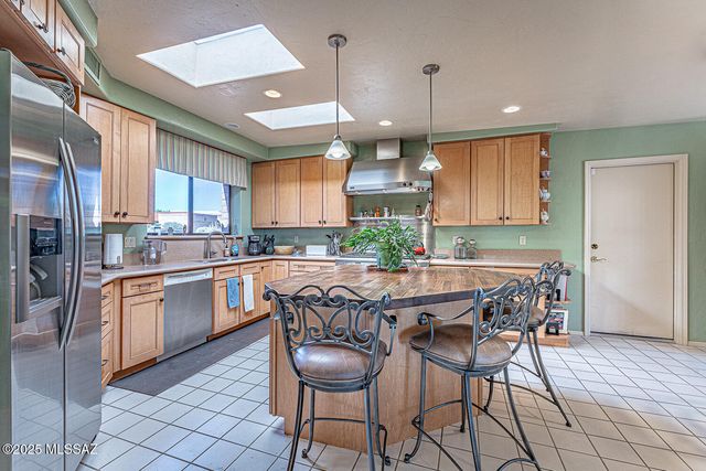 2051 W Vía Del Picamaderos, Green Valley, AZ 85622