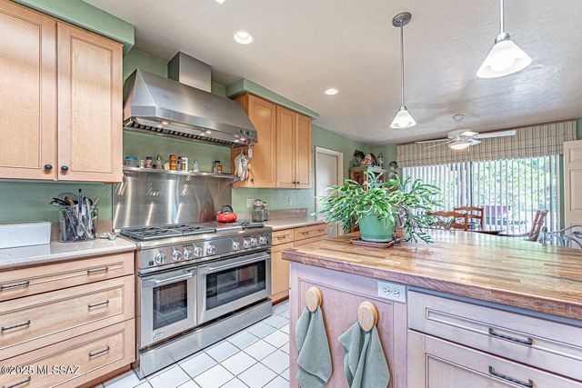 2051 W Vía Del Picamaderos, Green Valley, AZ 85622