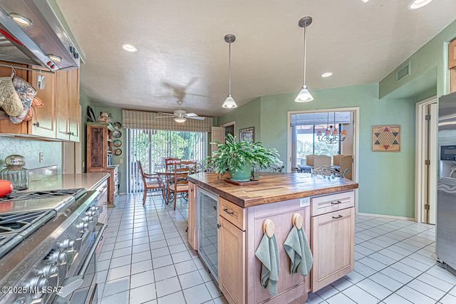 2051 W Vía Del Picamaderos, Green Valley, AZ 85622