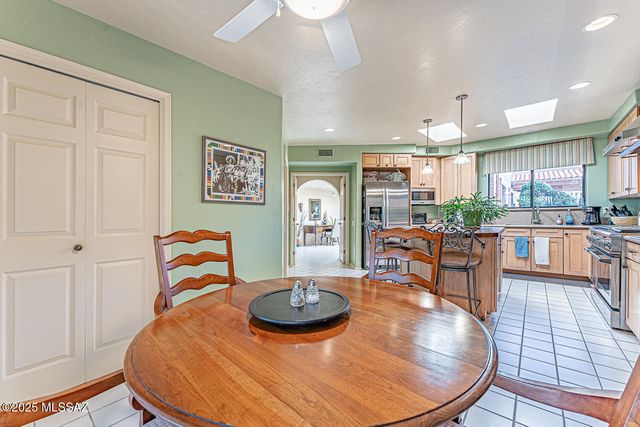 2051 W Vía Del Picamaderos, Green Valley, AZ 85622