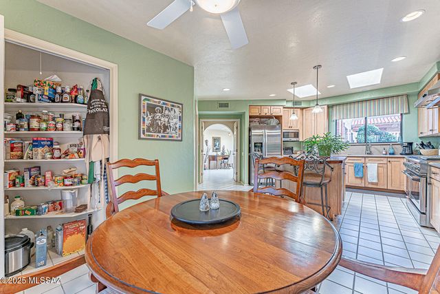 2051 W Vía Del Picamaderos, Green Valley, AZ 85622