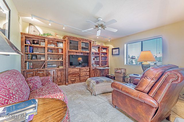 2051 W Vía Del Picamaderos, Green Valley, AZ 85622