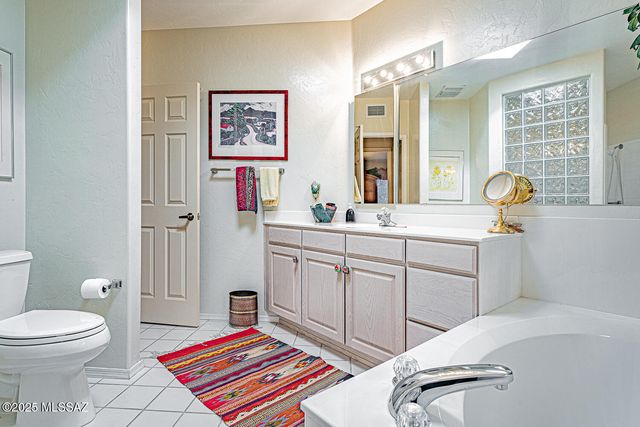 2051 W Vía Del Picamaderos, Green Valley, AZ 85622