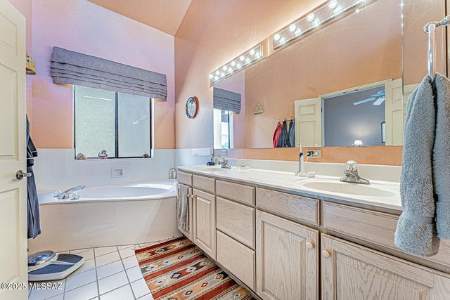 2051 W Vía Del Picamaderos, Green Valley, AZ 85622