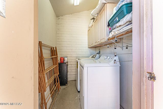 2051 W Vía Del Picamaderos, Green Valley, AZ 85622