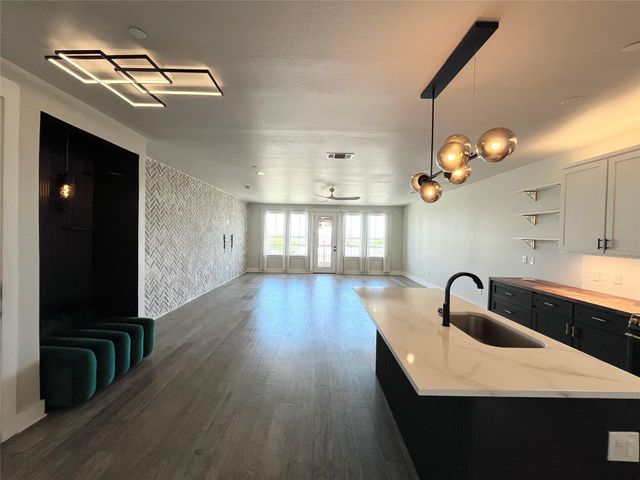 251 S Mill Street 320, Lewisville, TX 75057