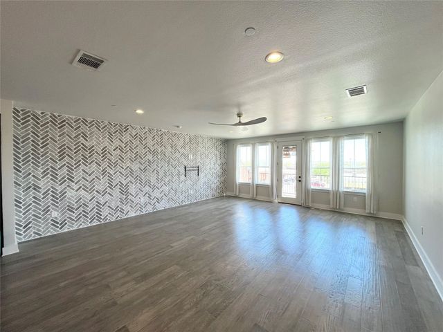 251 S Mill Street 320, Lewisville, TX 75057