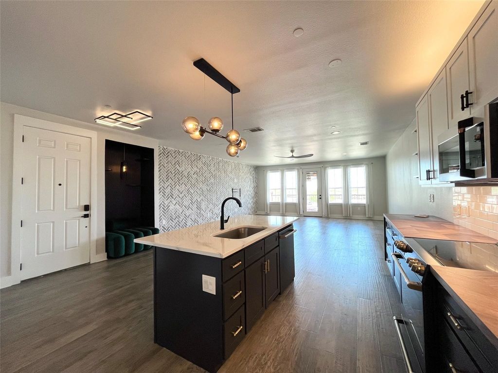 251 S Mill Street 320, Lewisville, TX 75057