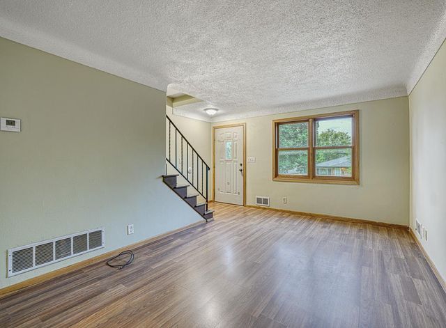 456 10th Avenue S, South Saint Paul, MN 55075