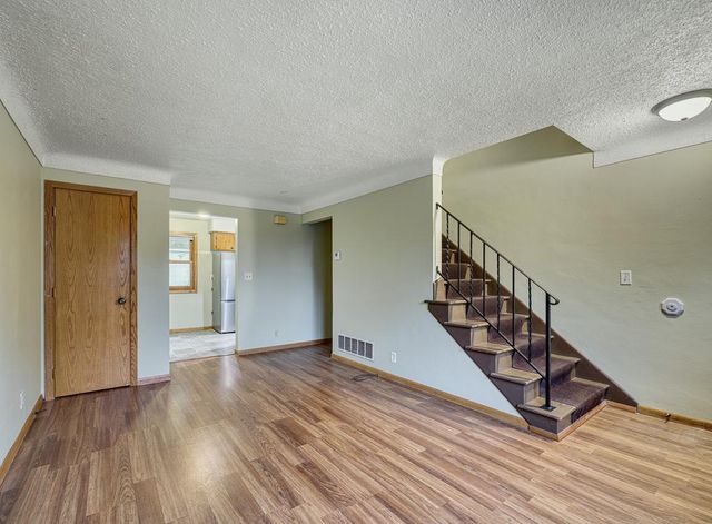 456 10th Avenue S, South Saint Paul, MN 55075