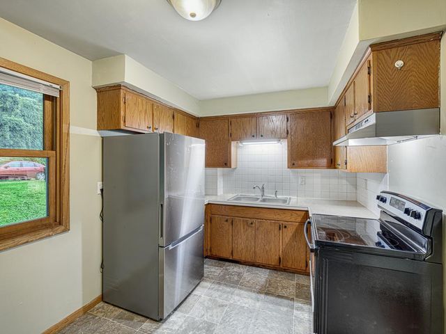 456 10th Avenue S, South Saint Paul, MN 55075