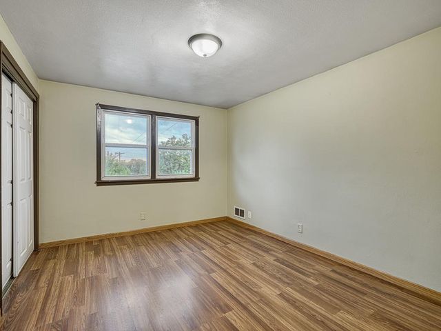 456 10th Avenue S, South Saint Paul, MN 55075