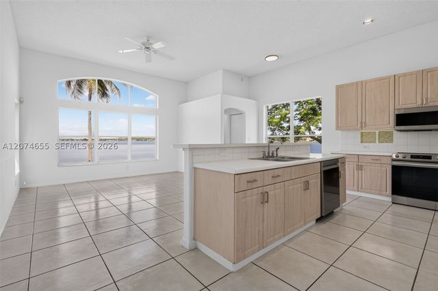 2342 NW 184th Ter, Pembroke Pines, FL 33029