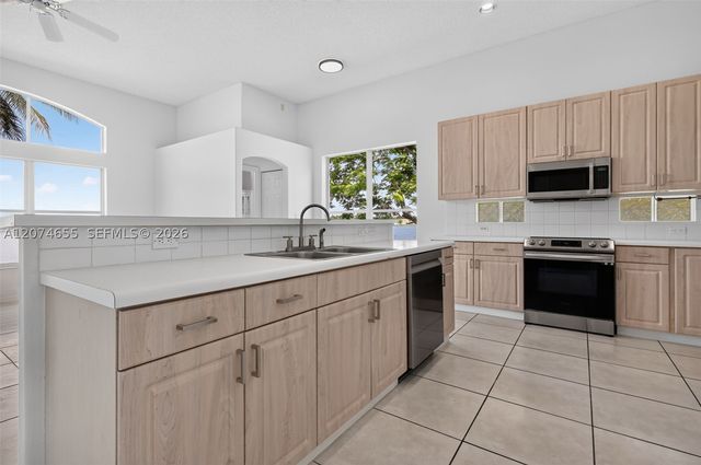 2342 NW 184th Ter, Pembroke Pines, FL 33029