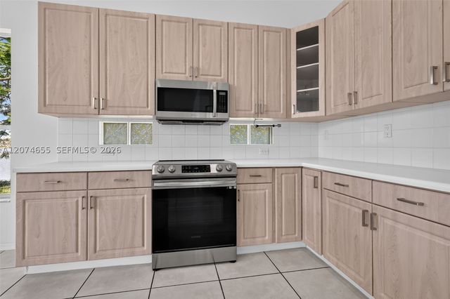2342 NW 184th Ter, Pembroke Pines, FL 33029