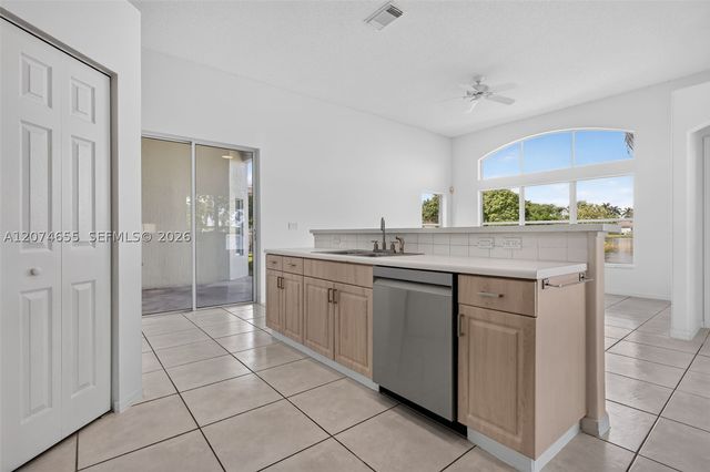 2342 NW 184th Ter, Pembroke Pines, FL 33029